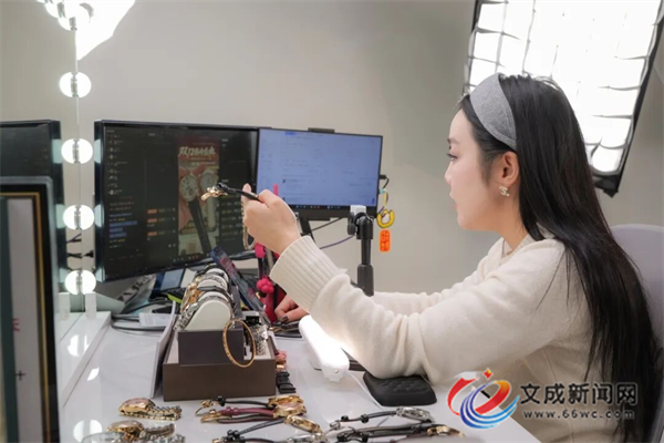 ������˫���� �ԡ��ȡ�Ϊ�ż������򾭼��¶���