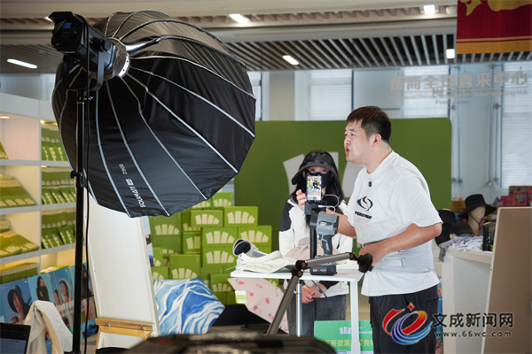 ���ܲ�ҵ��չ ���ؾٰ�羳���̹�����ѵ